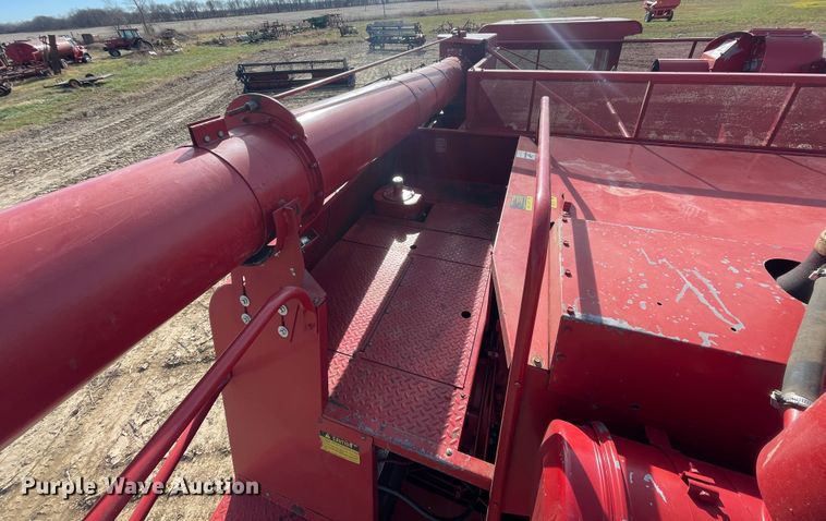 image for item IX9709 1987 Case IH 1660  RWA combine