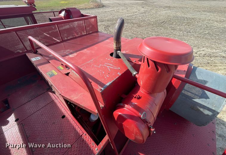 image for item IX9709 1987 Case IH 1660  RWA combine