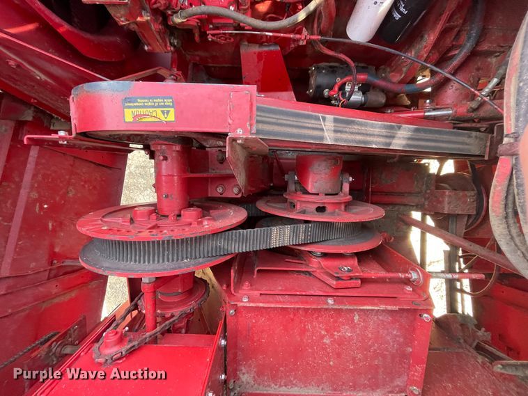 image for item IX9709 1987 Case IH 1660  RWA combine