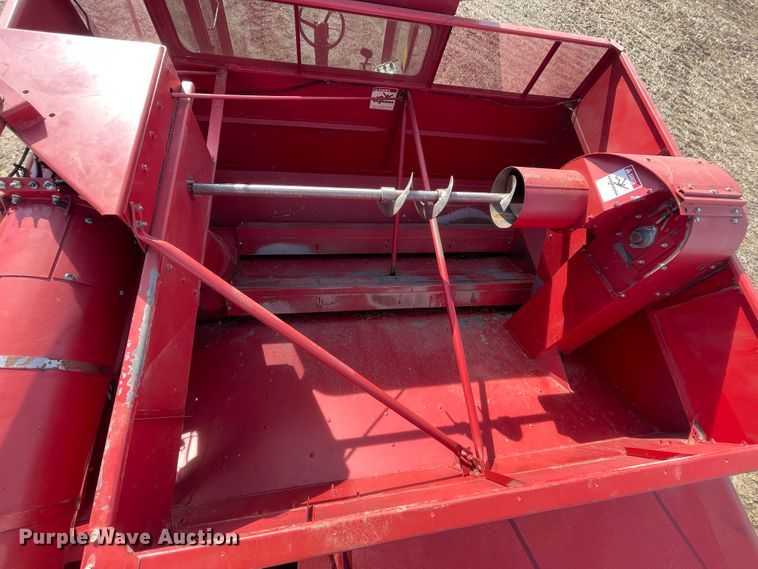 image for item IX9709 1987 Case IH 1660  RWA combine