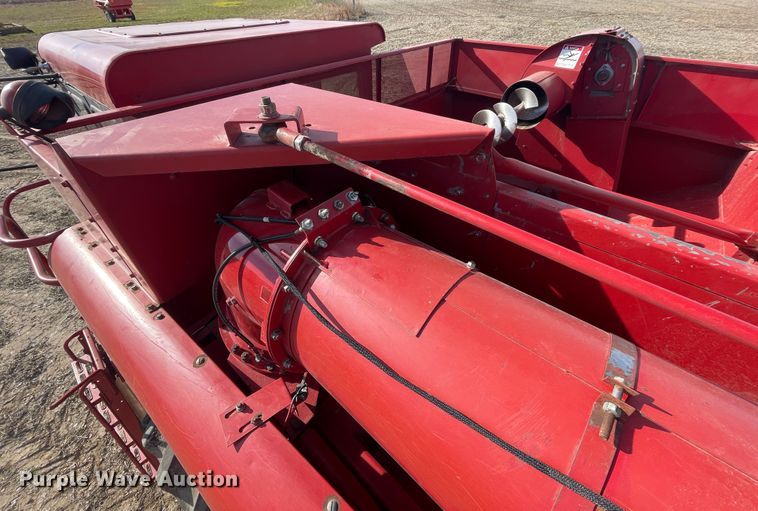image for item IX9709 1987 Case IH 1660  RWA combine