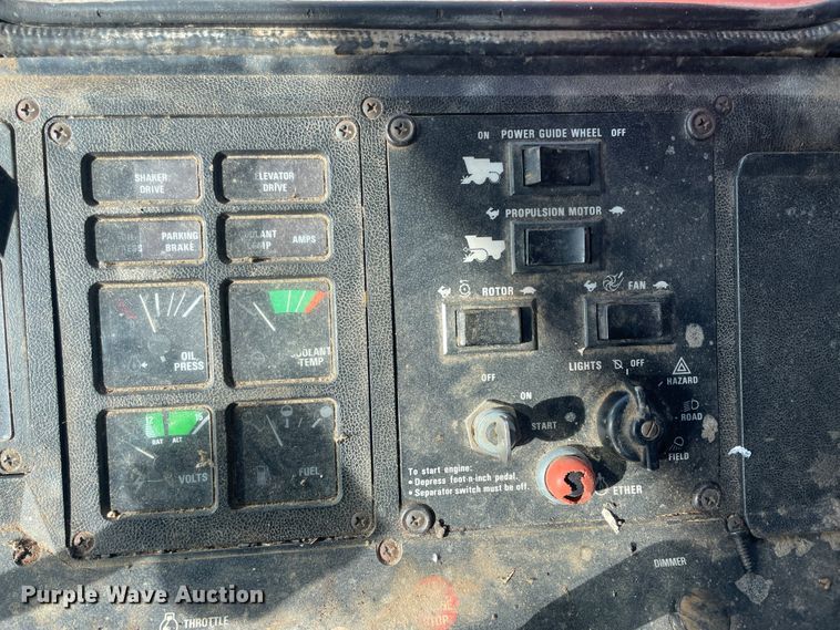 image for item IX9709 1987 Case IH 1660  RWA combine