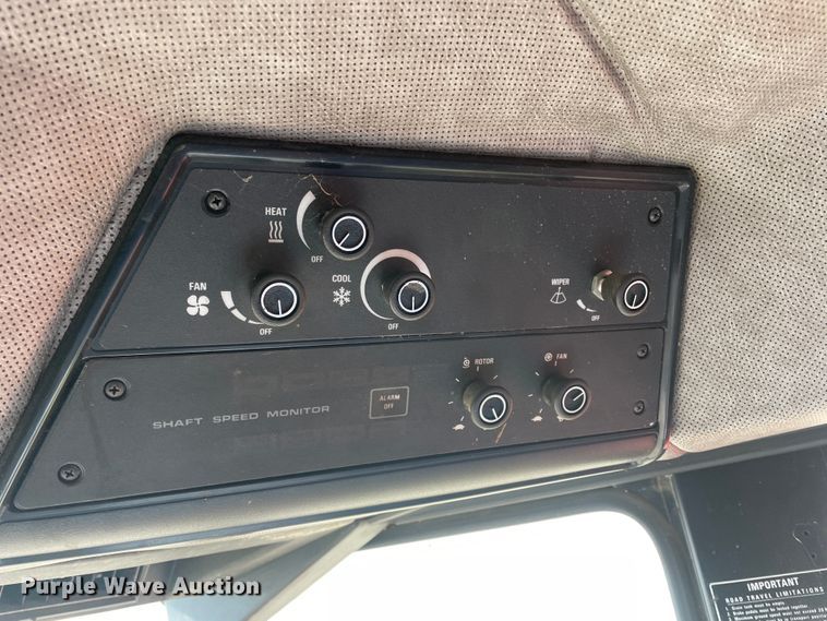 image for item IX9709 1987 Case IH 1660  RWA combine