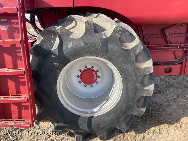 image for item IX9709 1987 Case IH 1660  RWA combine