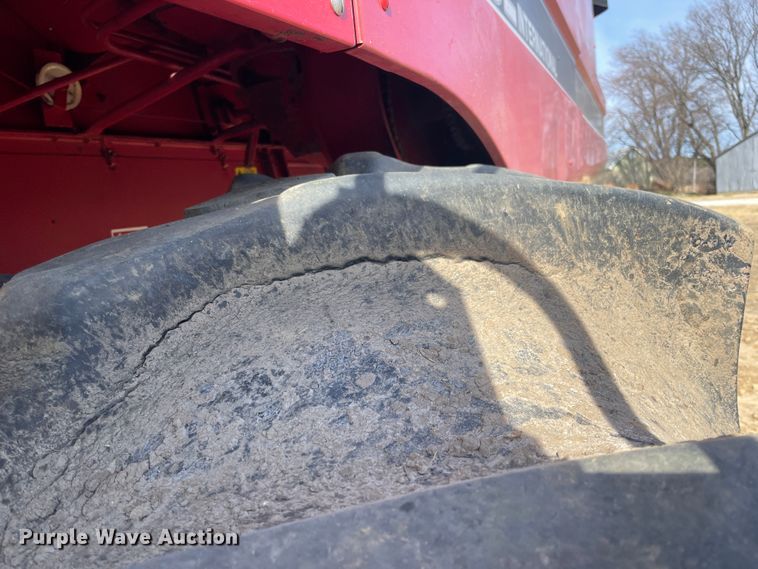 image for item IX9709 1987 Case IH 1660  RWA combine