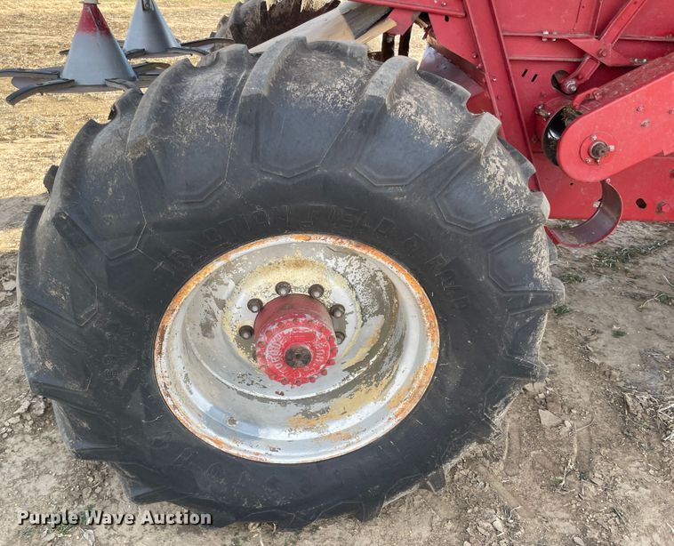 image for item IX9709 1987 Case IH 1660  RWA combine