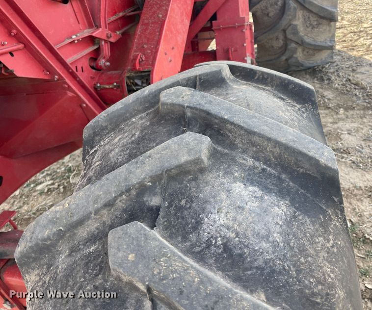 image for item IX9709 1987 Case IH 1660  RWA combine
