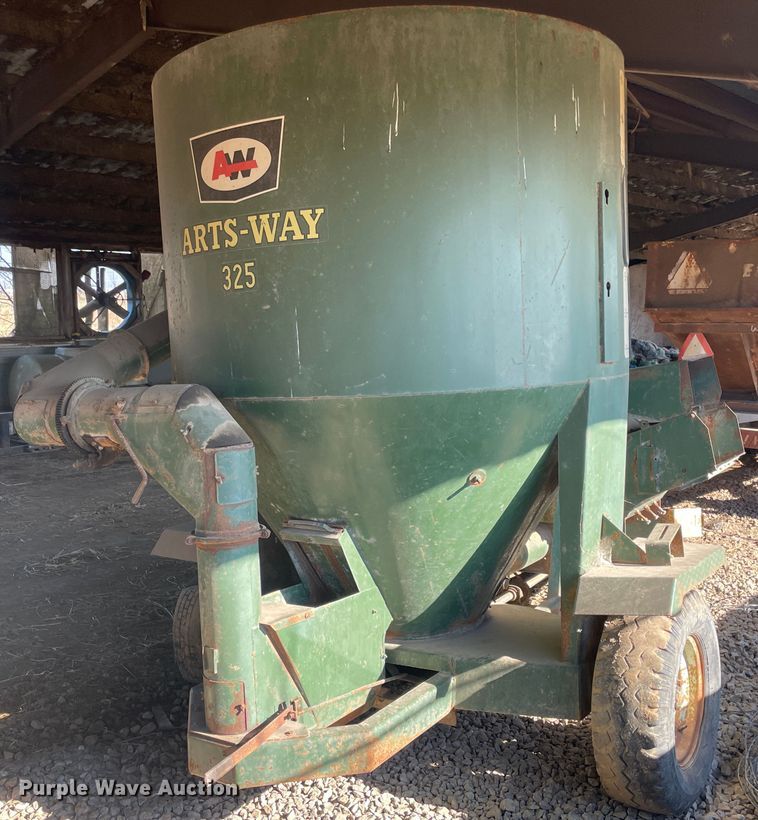image for item IX9724 Arts-Way 325  feed grinder/mixer