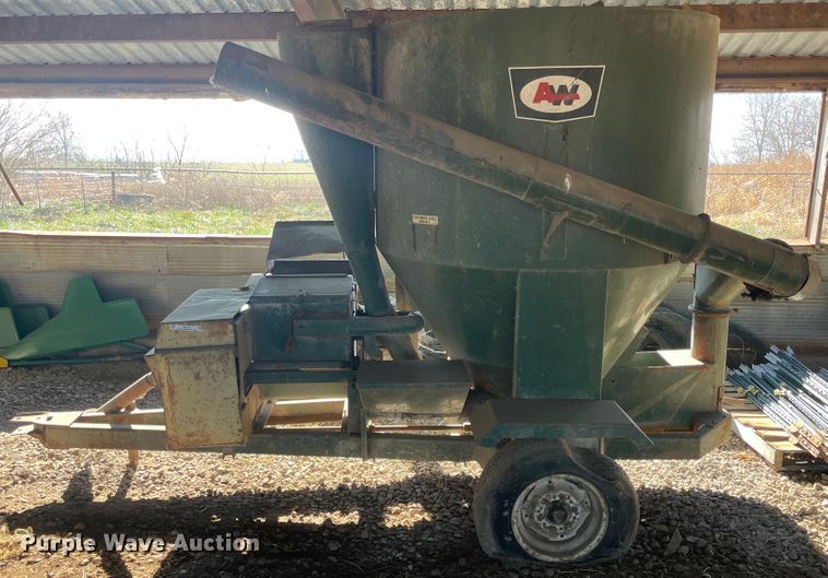 image for item IX9724 Arts-Way 325  feed grinder/mixer