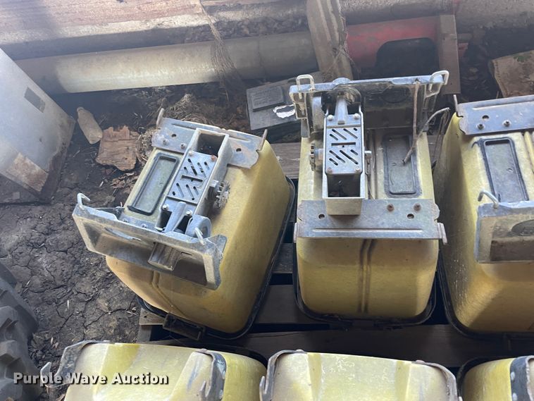 image for item IX9725 Planter parts