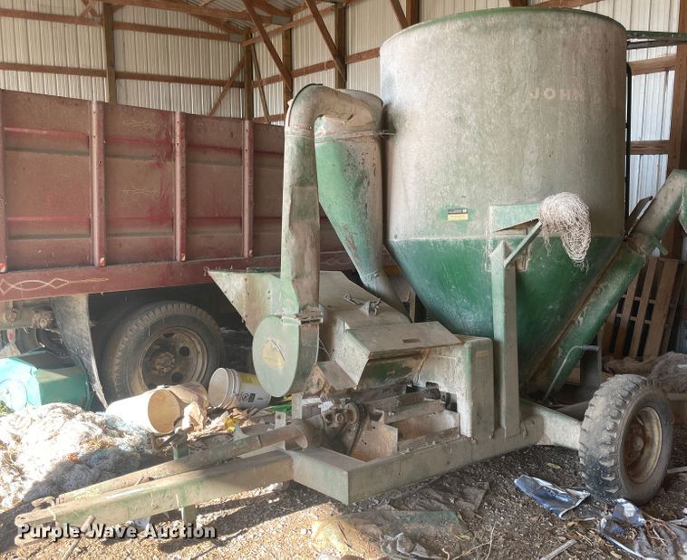 image for item IX9726 John Deere E0400  feed grinder/mixer