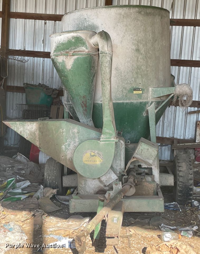 image for item IX9726 John Deere E0400  feed grinder/mixer