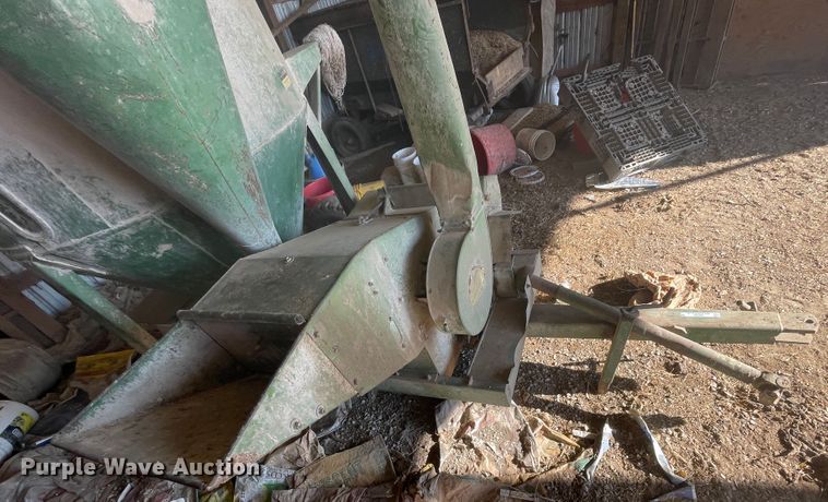 image for item IX9726 John Deere E0400  feed grinder/mixer