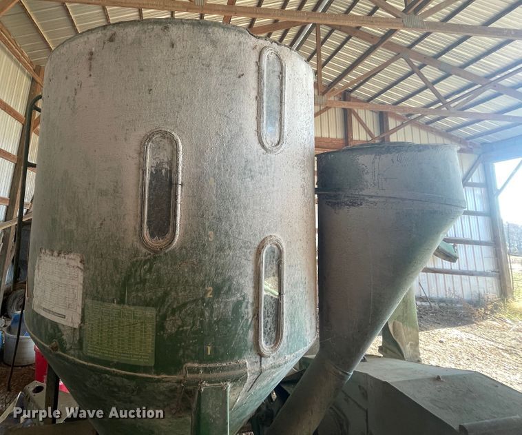 image for item IX9726 John Deere E0400  feed grinder/mixer