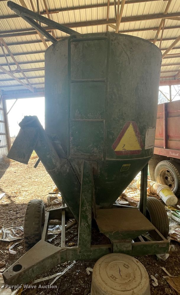 image for item IX9726 John Deere E0400  feed grinder/mixer