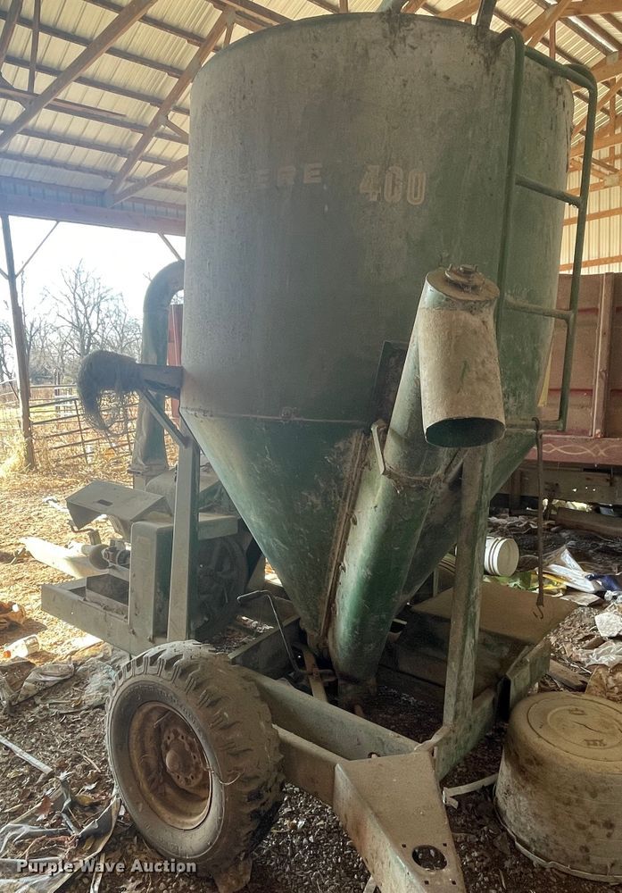 image for item IX9726 John Deere E0400  feed grinder/mixer