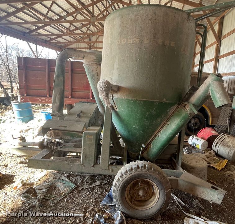 image for item IX9726 John Deere E0400  feed grinder/mixer