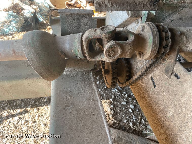 image for item IX9726 John Deere E0400  feed grinder/mixer