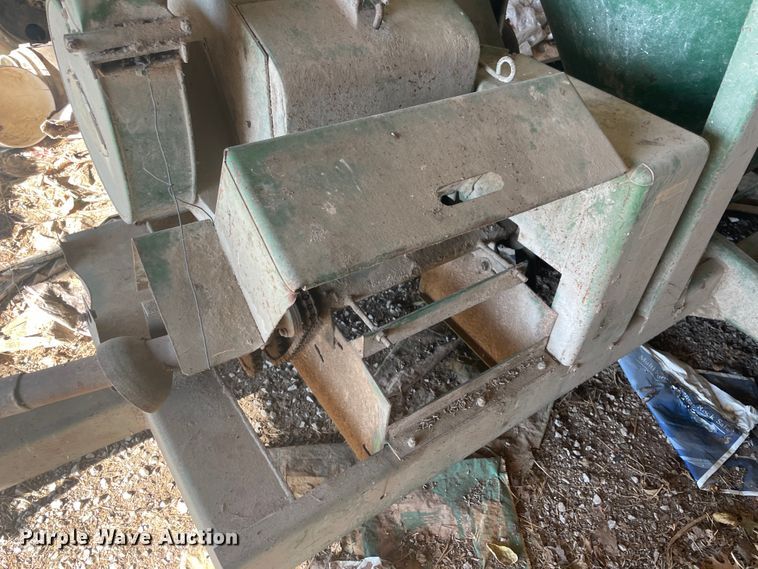 image for item IX9726 John Deere E0400  feed grinder/mixer