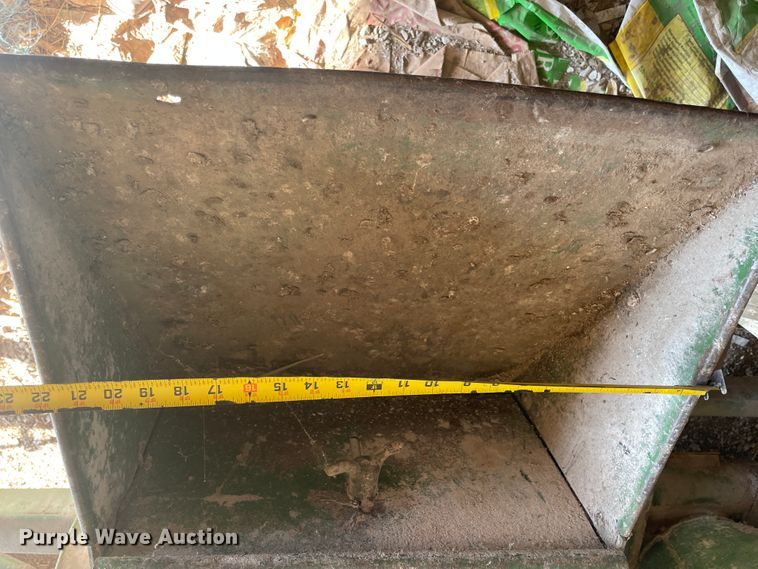 image for item IX9726 John Deere E0400  feed grinder/mixer