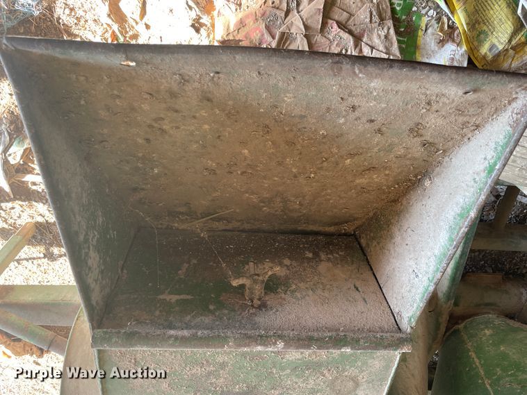 image for item IX9726 John Deere E0400  feed grinder/mixer