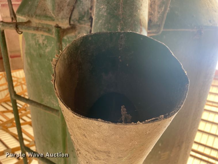 image for item IX9726 John Deere E0400  feed grinder/mixer