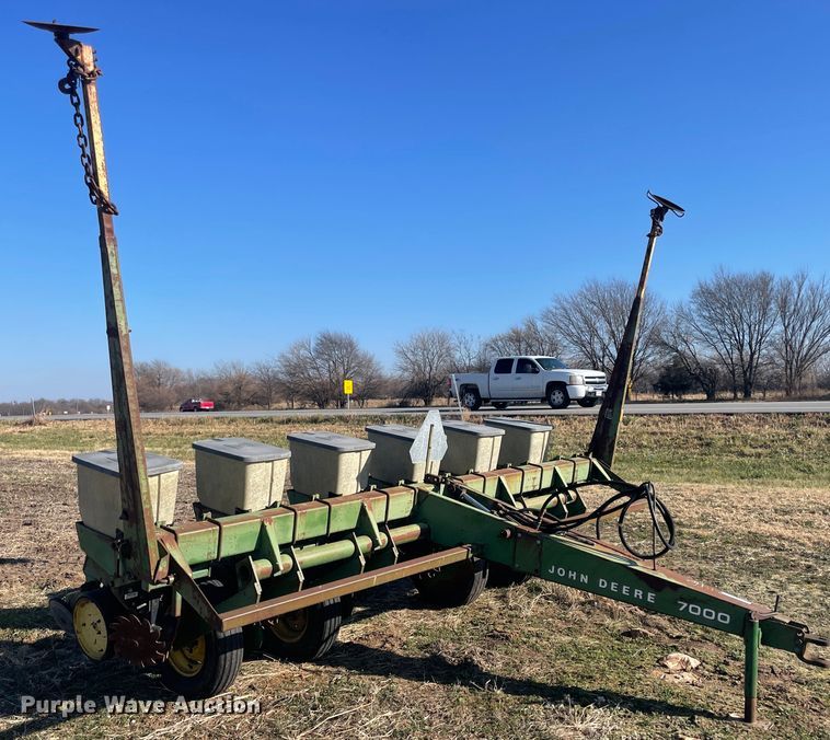 image for item IX9727 John Deere 7000  no-till planter