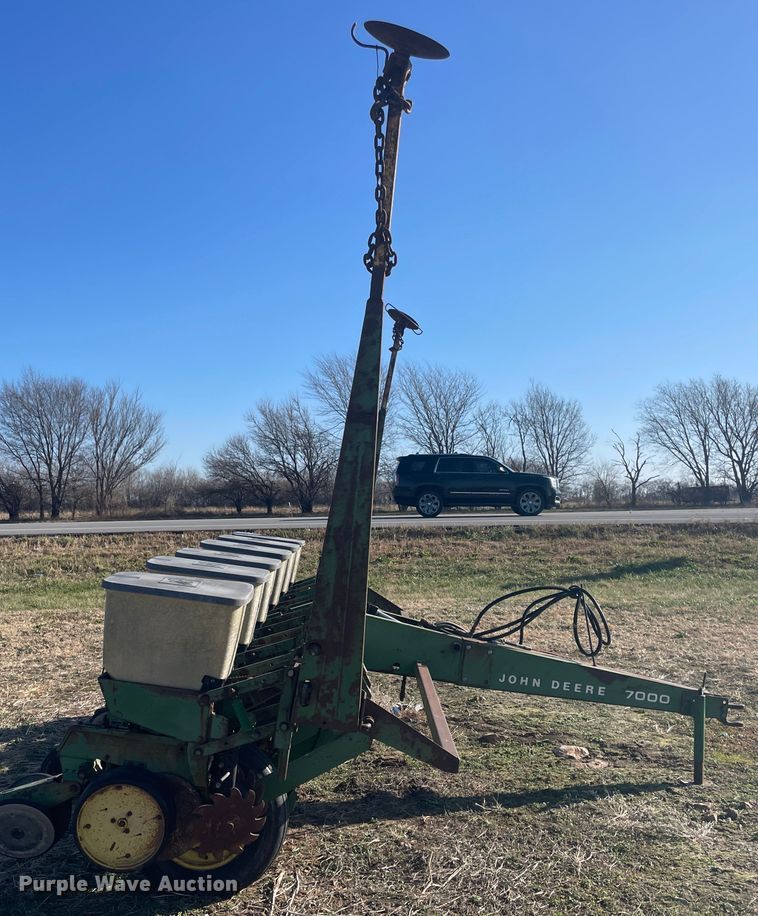 image for item IX9727 John Deere 7000  no-till planter