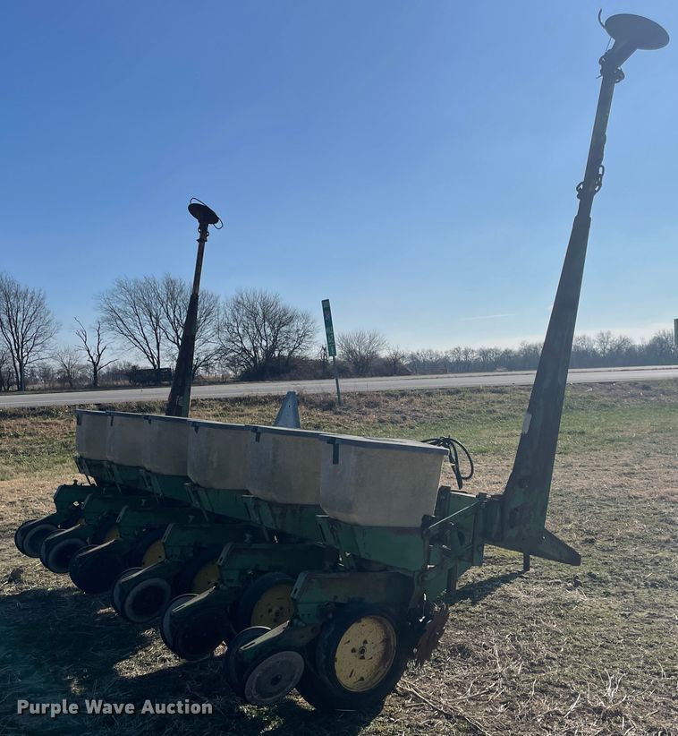 image for item IX9727 John Deere 7000  no-till planter