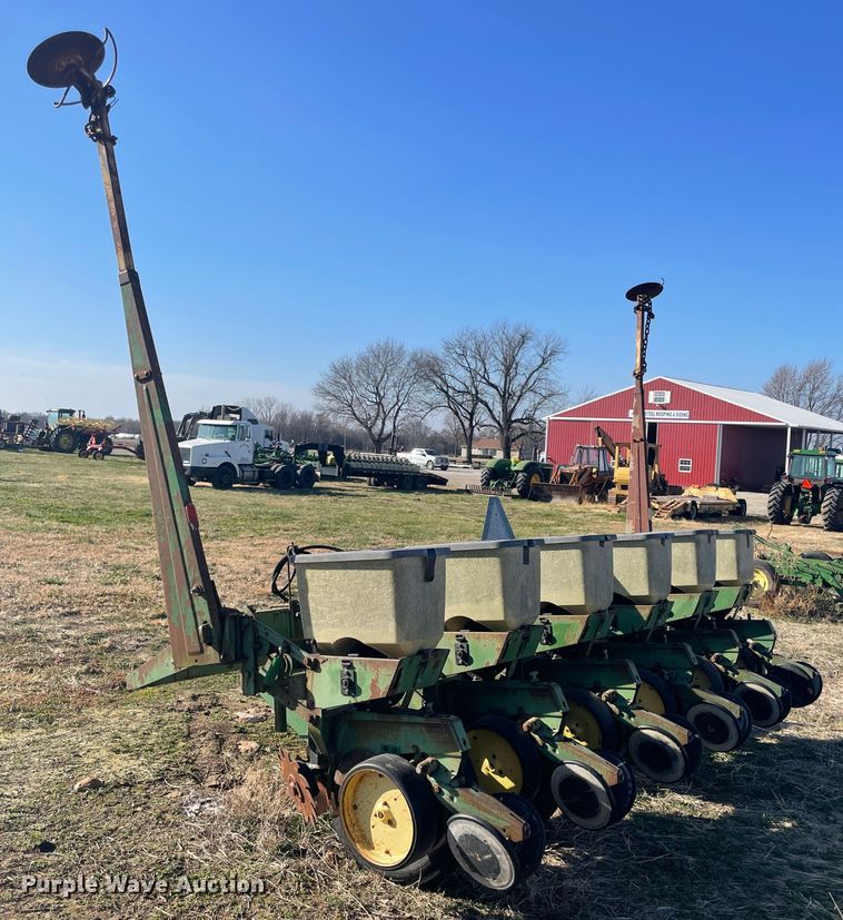 image for item IX9727 John Deere 7000  no-till planter