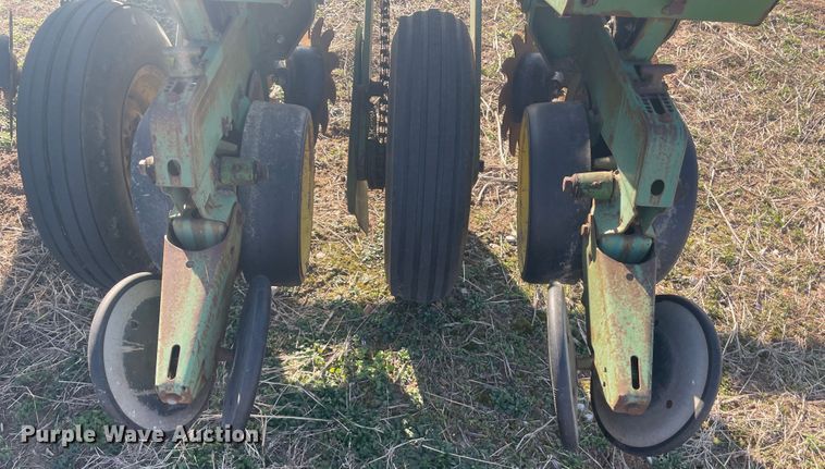image for item IX9727 John Deere 7000  no-till planter