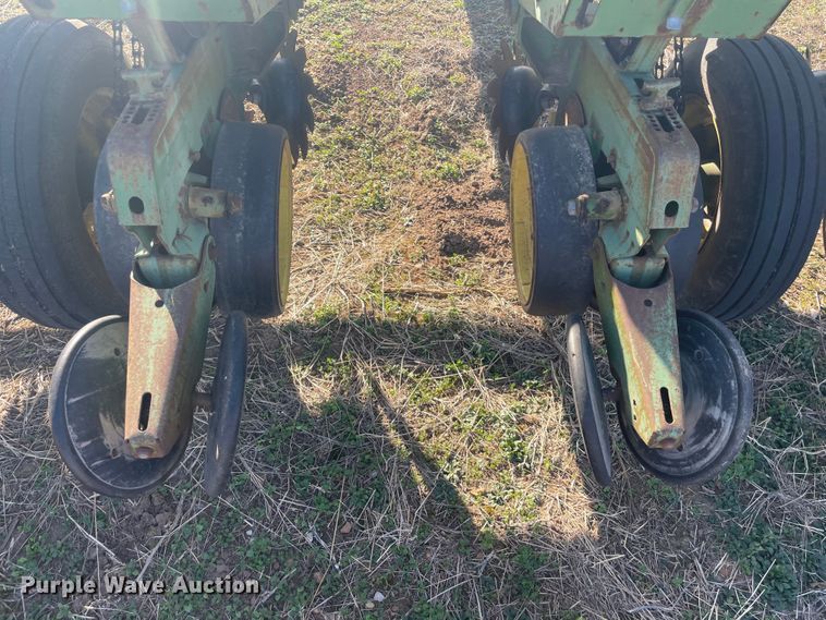 image for item IX9727 John Deere 7000  no-till planter