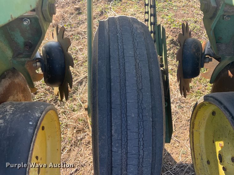 image for item IX9727 John Deere 7000  no-till planter