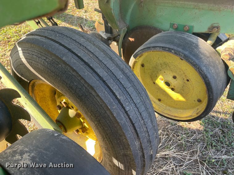 image for item IX9727 John Deere 7000  no-till planter
