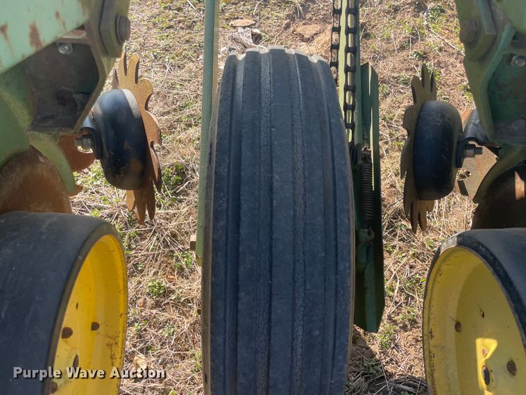 image for item IX9727 John Deere 7000  no-till planter
