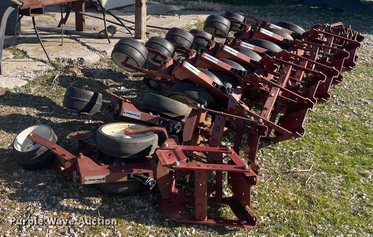 image for item IX9728 International Harvester 800  planter