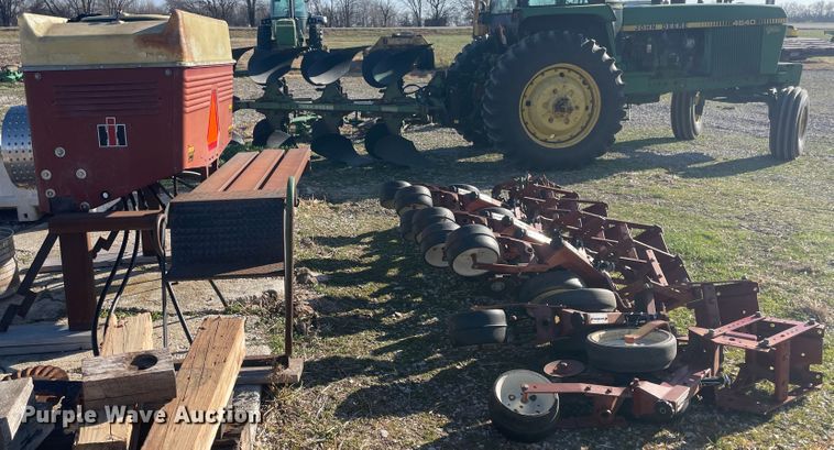 image for item IX9728 International Harvester 800  planter