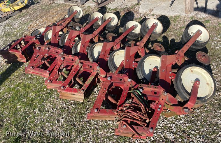 image for item IX9728 International Harvester 800  planter