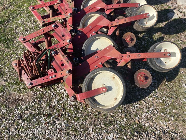 image for item IX9728 International Harvester 800  planter