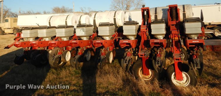 image for item JJ9827 AGCO White 6180  planter