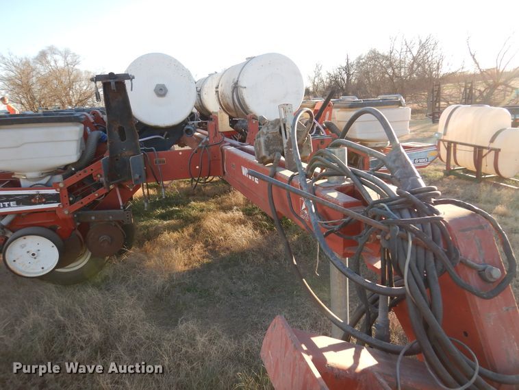 image for item JJ9827 AGCO White 6180  planter