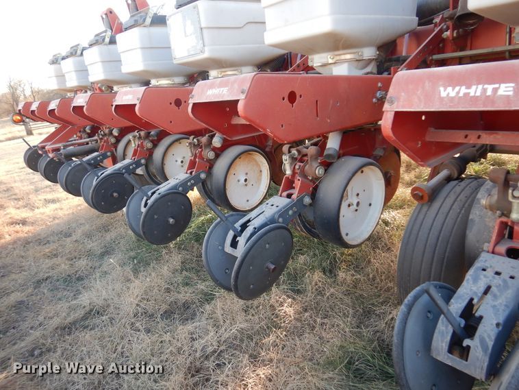 image for item JJ9827 AGCO White 6180  planter