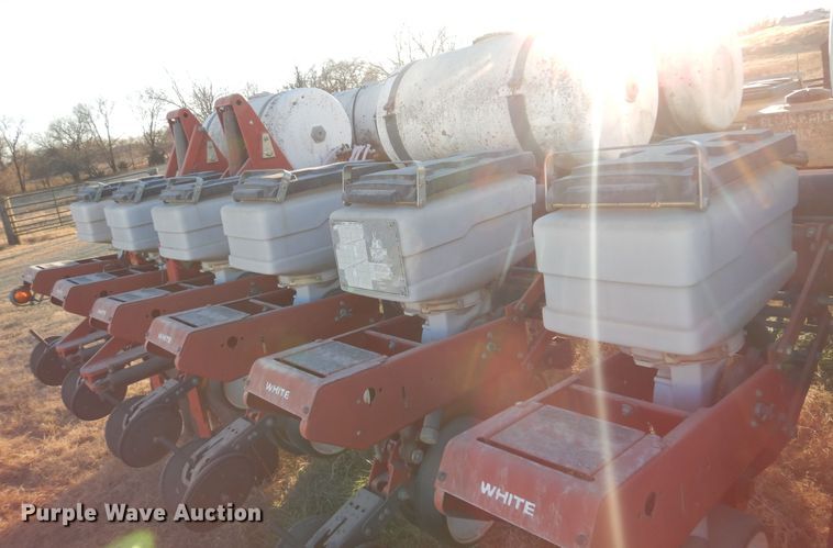 image for item JJ9827 AGCO White 6180  planter