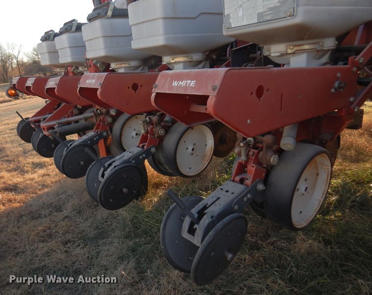 image for item JJ9827 AGCO White 6180  planter