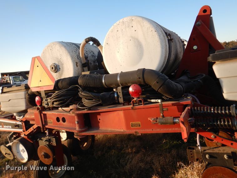 image for item JJ9827 AGCO White 6180  planter