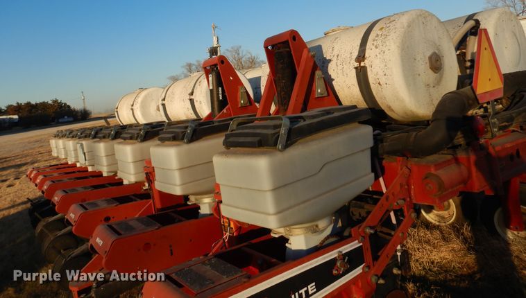 image for item JJ9827 AGCO White 6180  planter