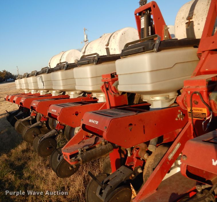 image for item JJ9827 AGCO White 6180  planter