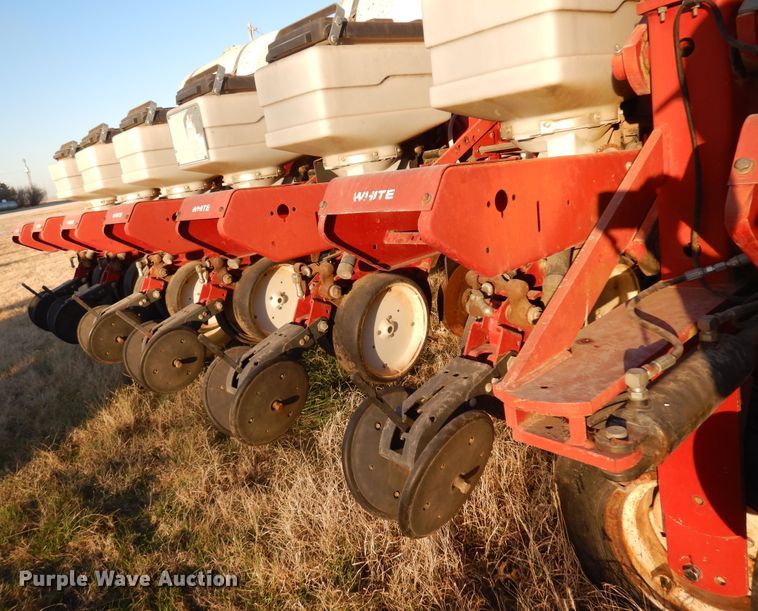 image for item JJ9827 AGCO White 6180  planter