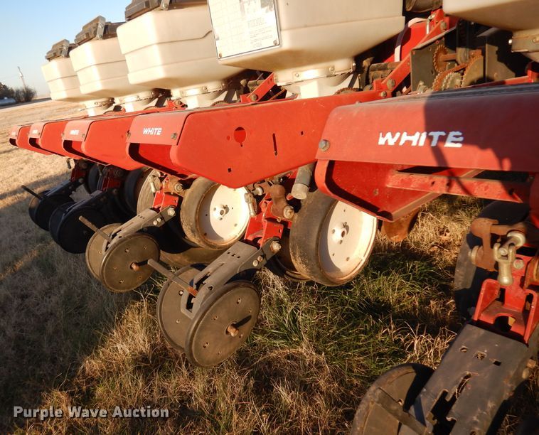 image for item JJ9827 AGCO White 6180  planter