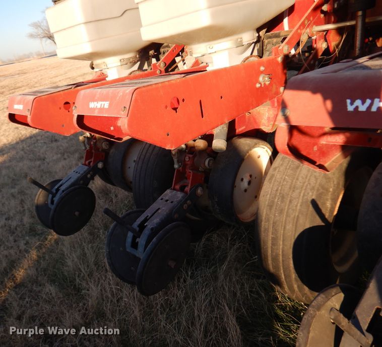 image for item JJ9827 AGCO White 6180  planter